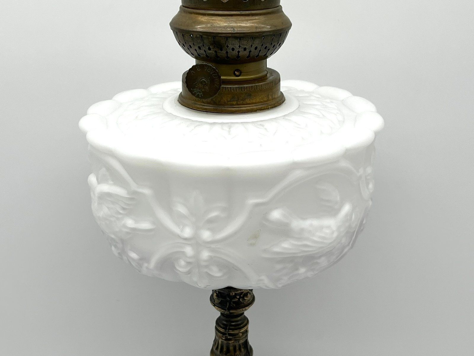 photo vinterior French Art Nouveau Kerosene Lamp In Cast Brass And Opal Glass, 1890s