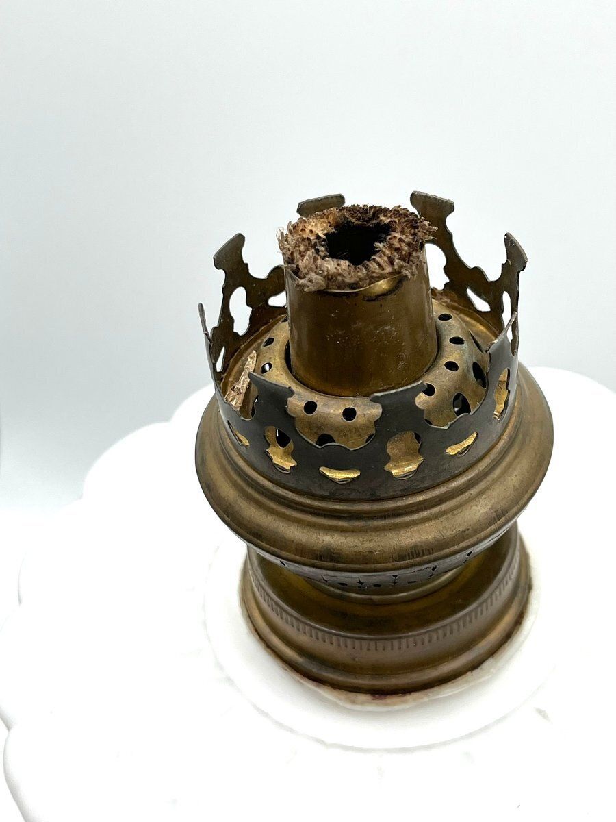 photo vintage French Art Nouveau Kerosene Lamp In Cast Brass And Opal Glass, 1890s
