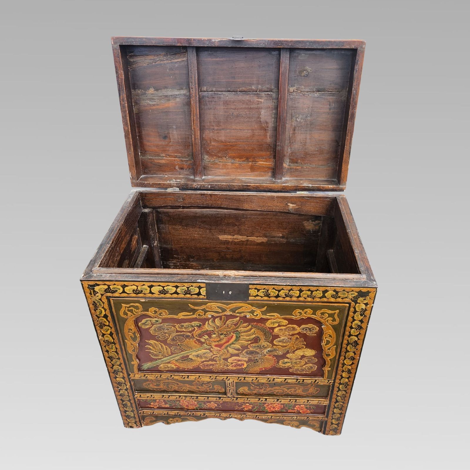 Exceptional Large Qing Dynasty Oriental Chinese Dragon Storage Chest photo vinterior
