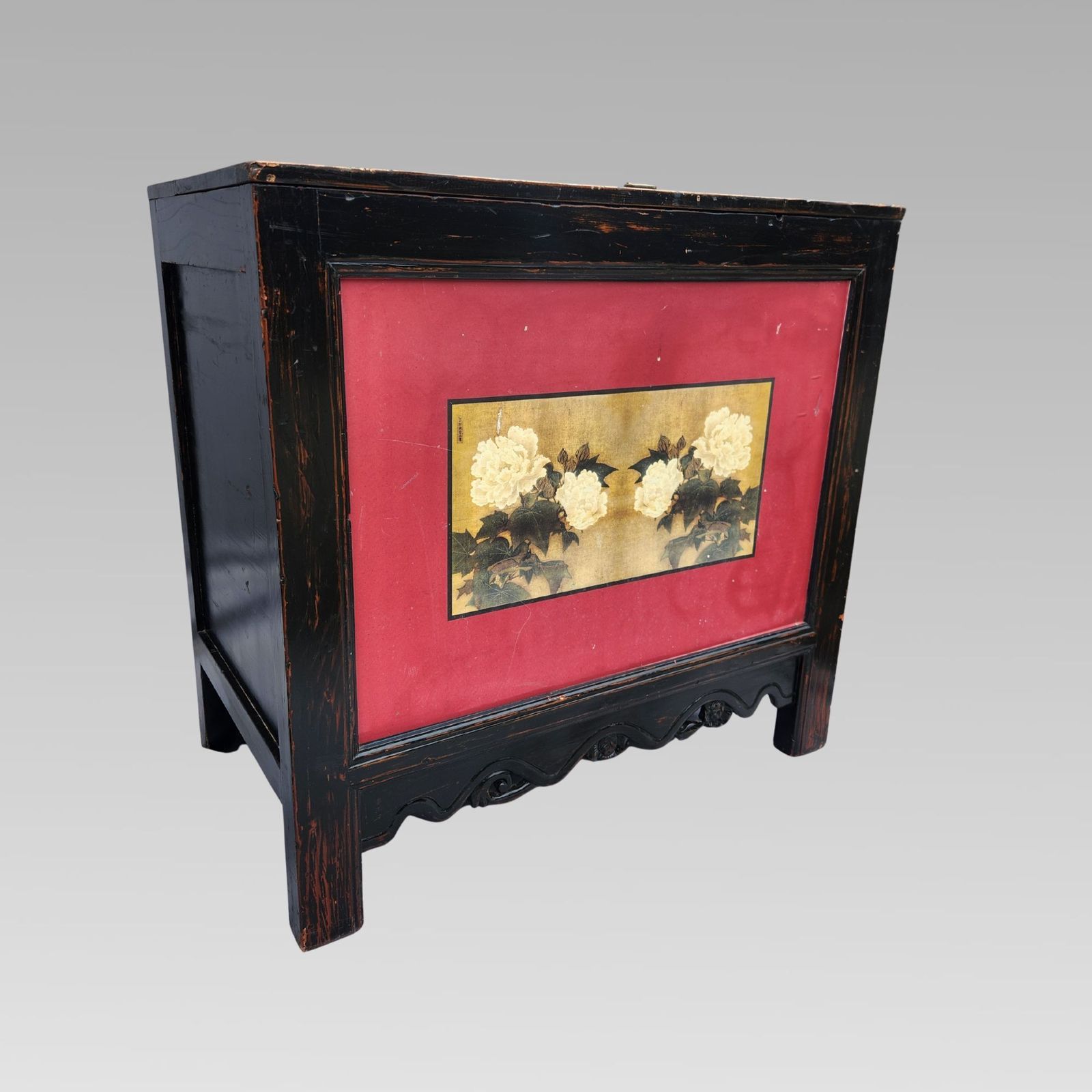Charming Old Chinese Oriental Black Lacquer & Floral Chinoiserie Storage Chest