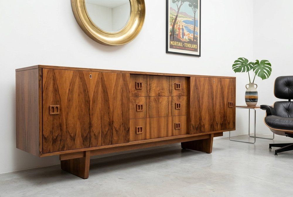 Mid-Century Modern Hongaars dressoir, ca. jaren 1960 photo furniture