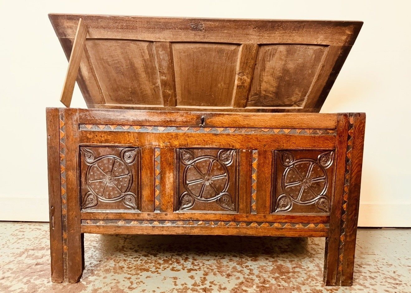 photo furniture A Rare & Beautiful 300 Year Old Georgian Antique Oak Coffer C1730