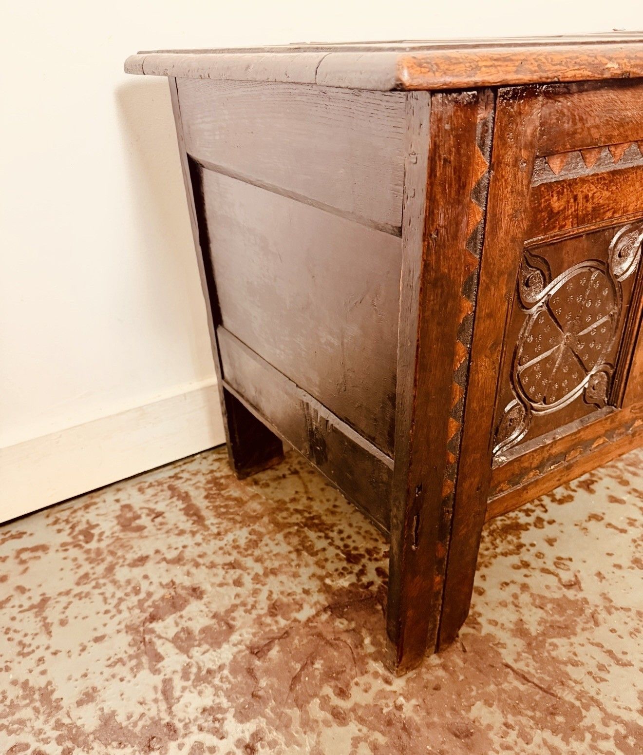photo vinterior A Rare & Beautiful 300 Year Old Georgian Antique Oak Coffer C1730