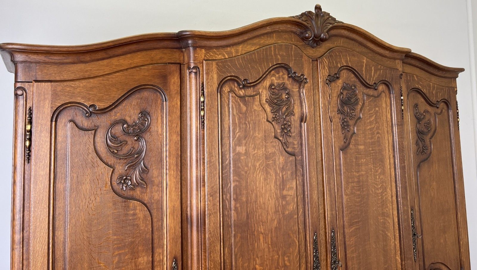 photo vinterior Wardrobe Vintage French Louis XVI Style Four Door Oak Carved Armoire Lot 6126