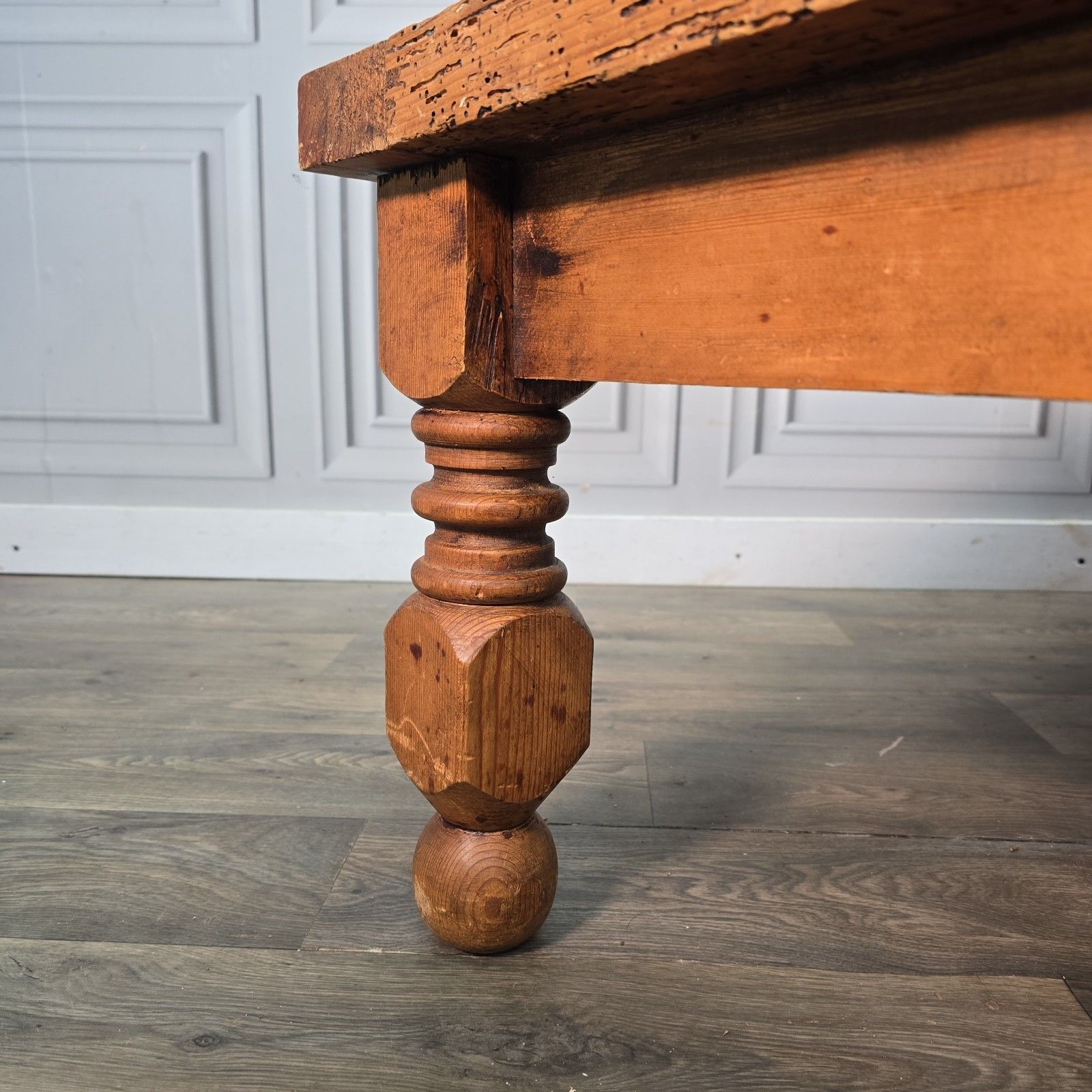 Reclaimed Pine Coffee Table Chunky Turned Legs Rustic Farmhouse Vintage Wooden photo vinterior