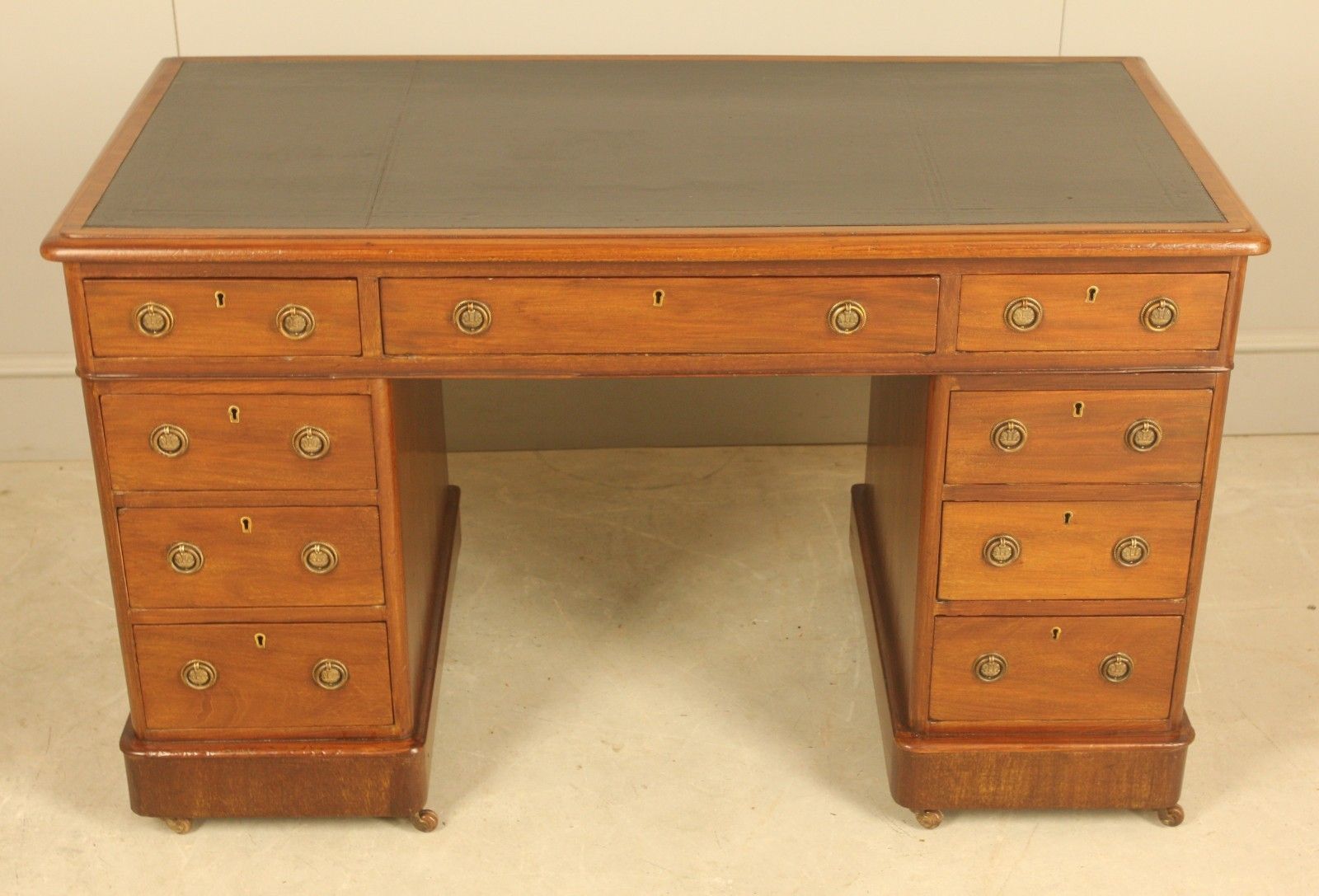 Victorian Mahogany Kneehole Pedestal Desk photo 995.0