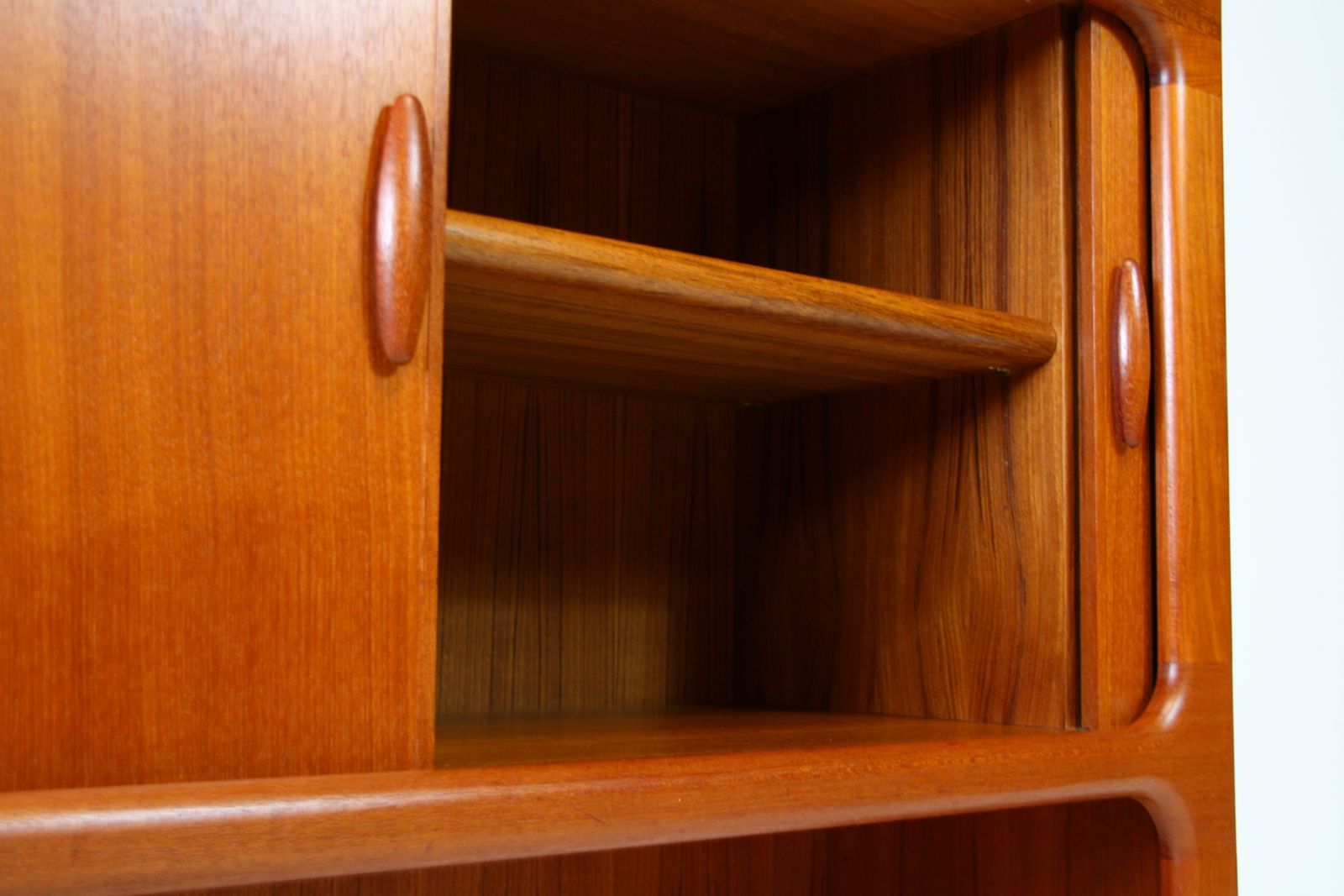 photo vintage Danish Mid Centrury Bookcase By Dyrlund   Teak