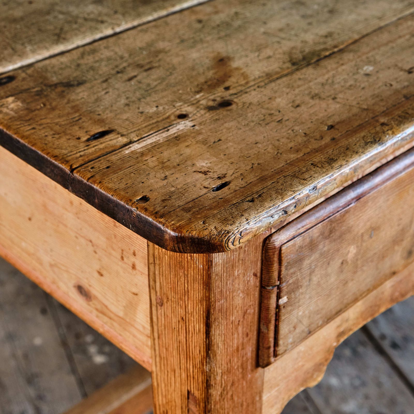 photo vintage 19th Century Pine Dairy Table