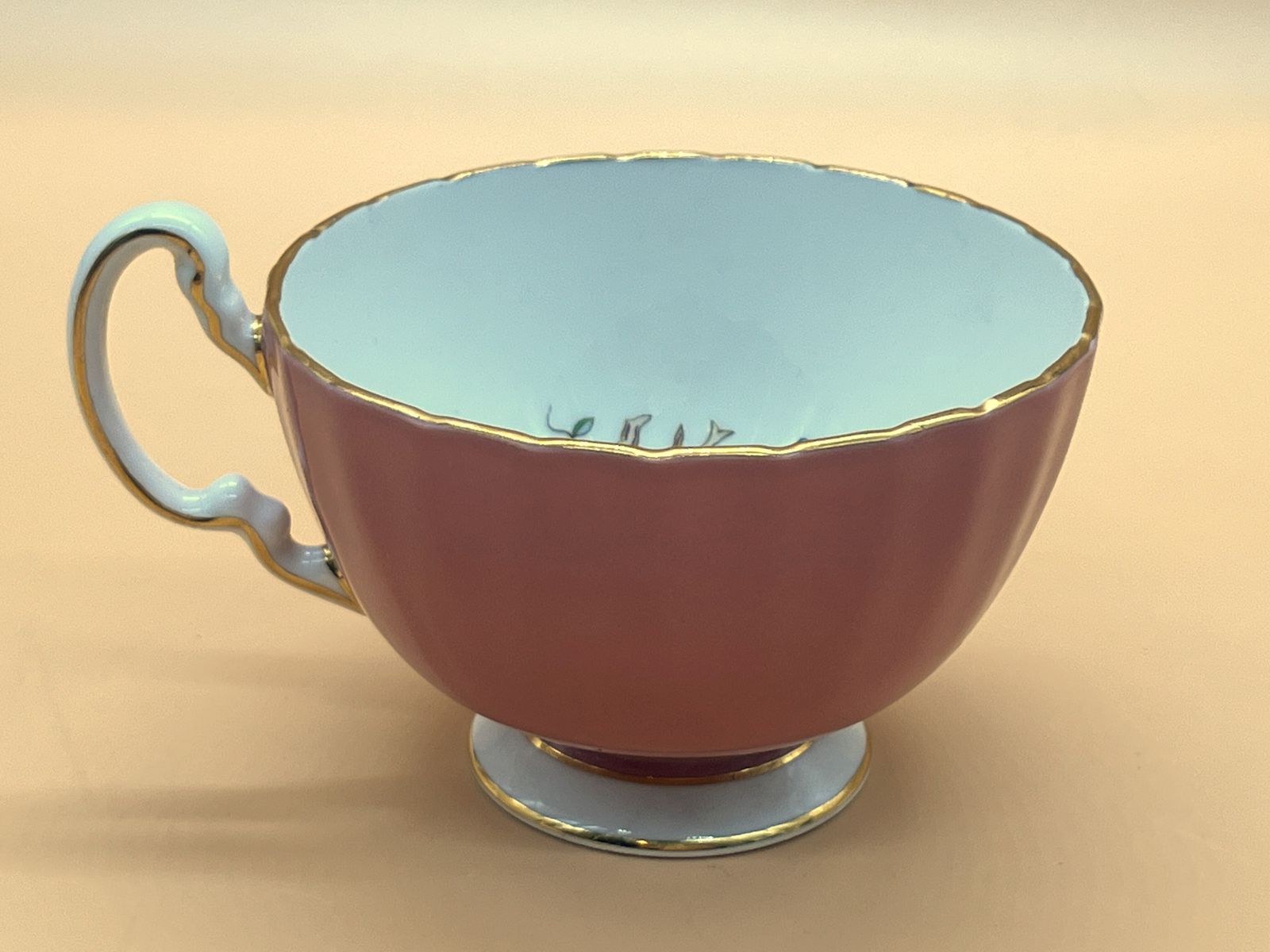 Aynsley China Oban vorm Pembroke dessin roze vitrine theekop en schotel duo. photo buy
