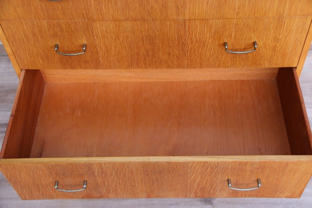 photo vintage Mid Century Oak Chest Of Drawers