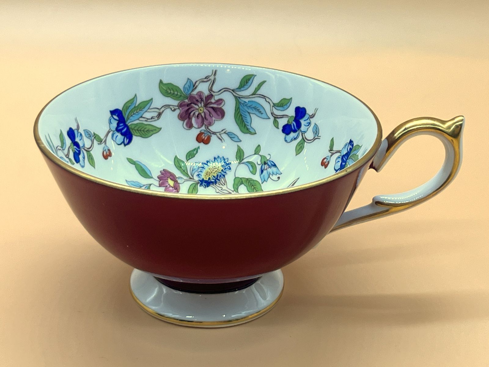 Aynsley China Athens-vorm bordeauxrood Pembroke-design theekop en schotel. photo 75.0