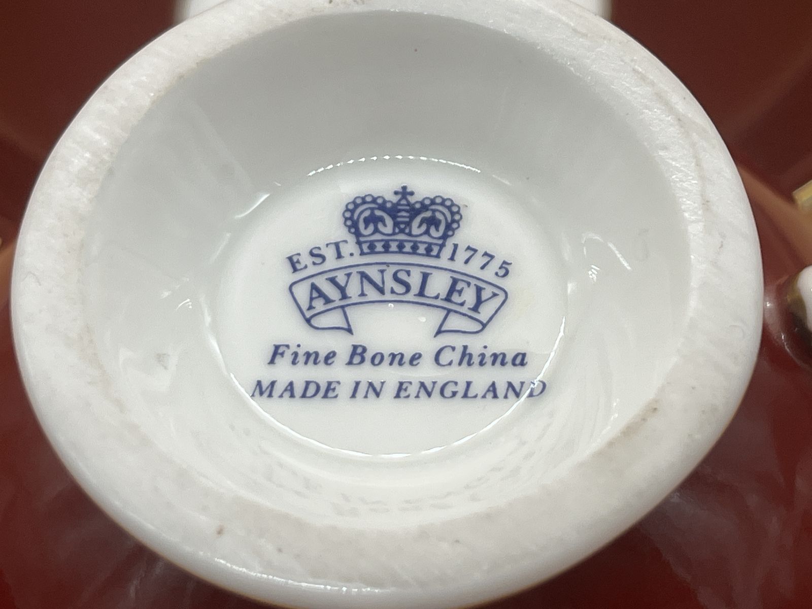 photo for sale Aynsley China Athens-vorm bordeauxrood Pembroke-design theekop en schotel.