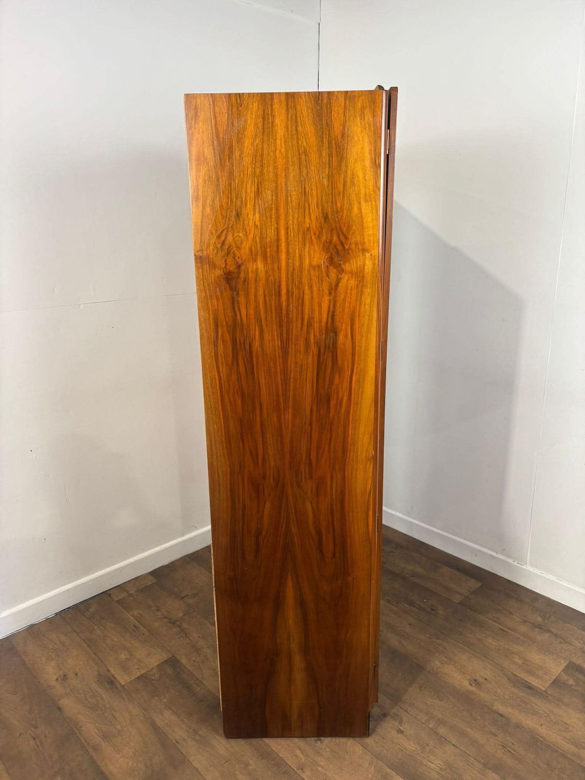 photo vintage 1950's Vintage Walnut Veneered Wardrobe