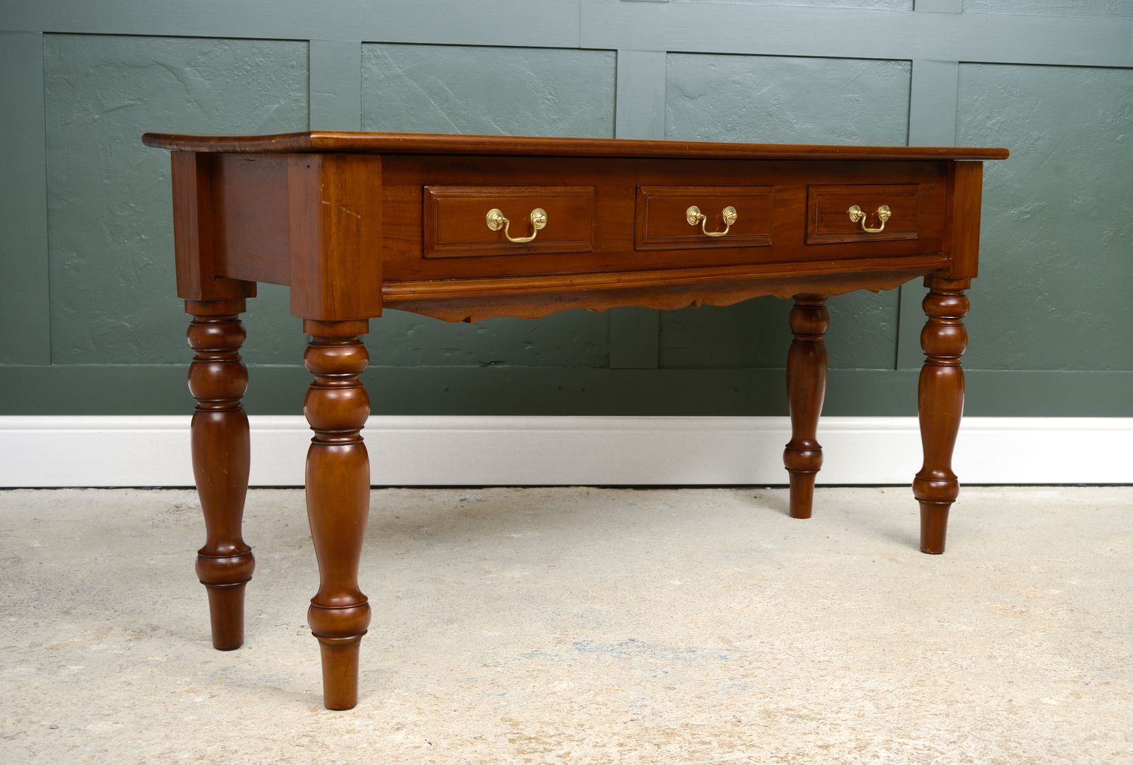 photo vintage Antique Style Long Console  Hardwood Mahogany Finish