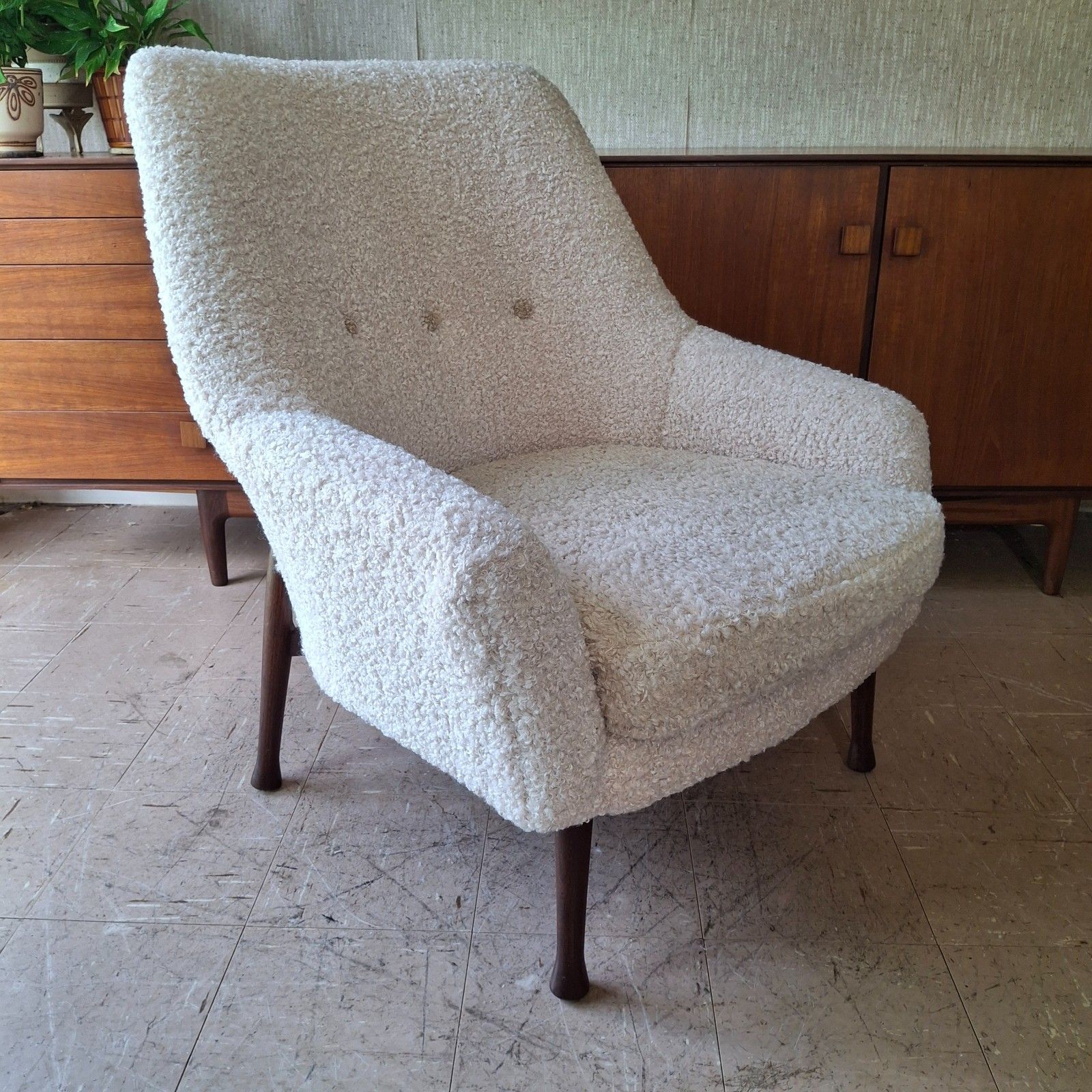 photo vintage Fab Vintage Mcm 1960s Guy Rogers Frisco Bay Armchair Blush & Cafe Au Lait Boucle