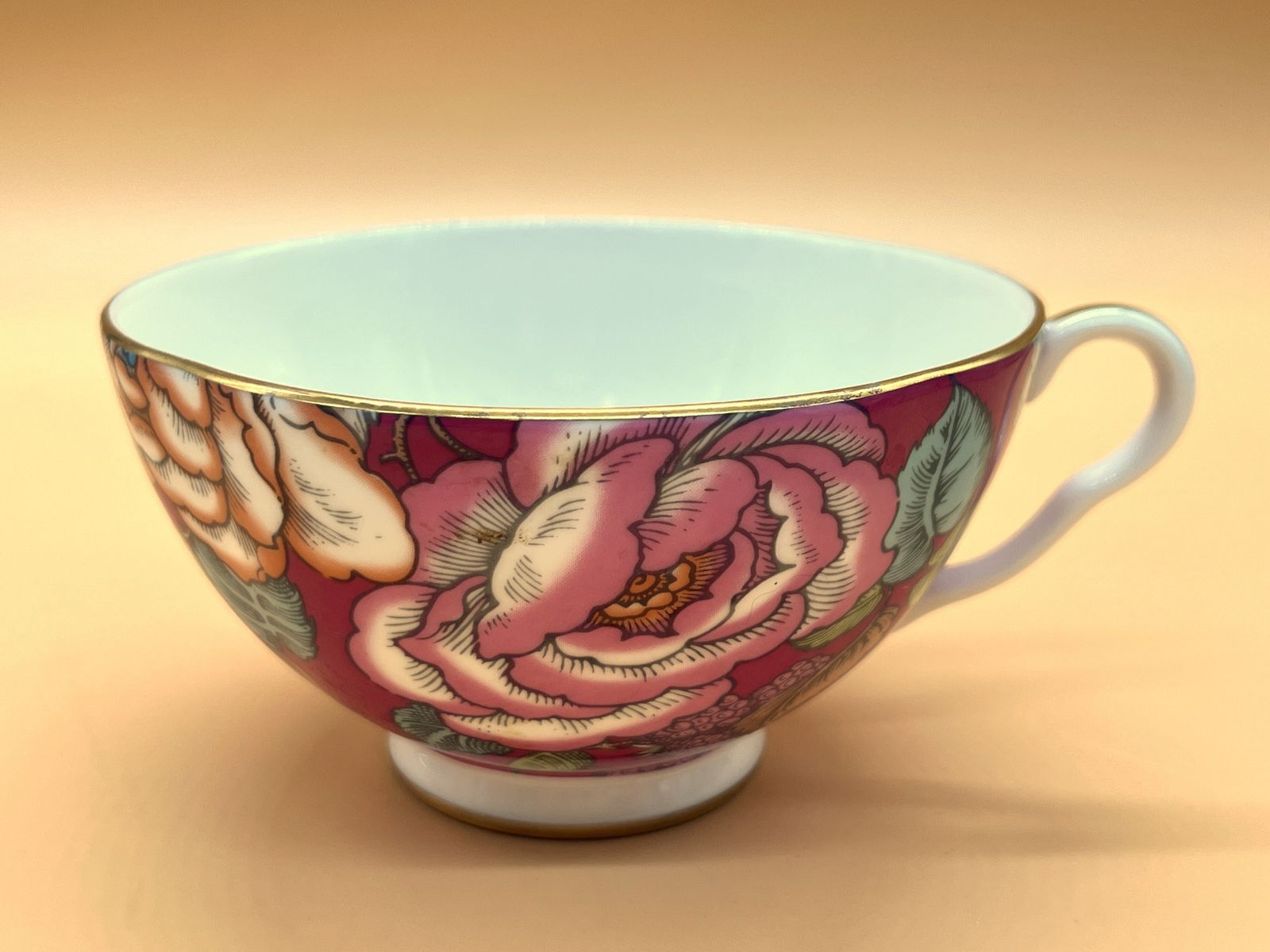 Wedgwood China Tea Garden Raspberry Design theekop op voet met schotel. photo 50.0