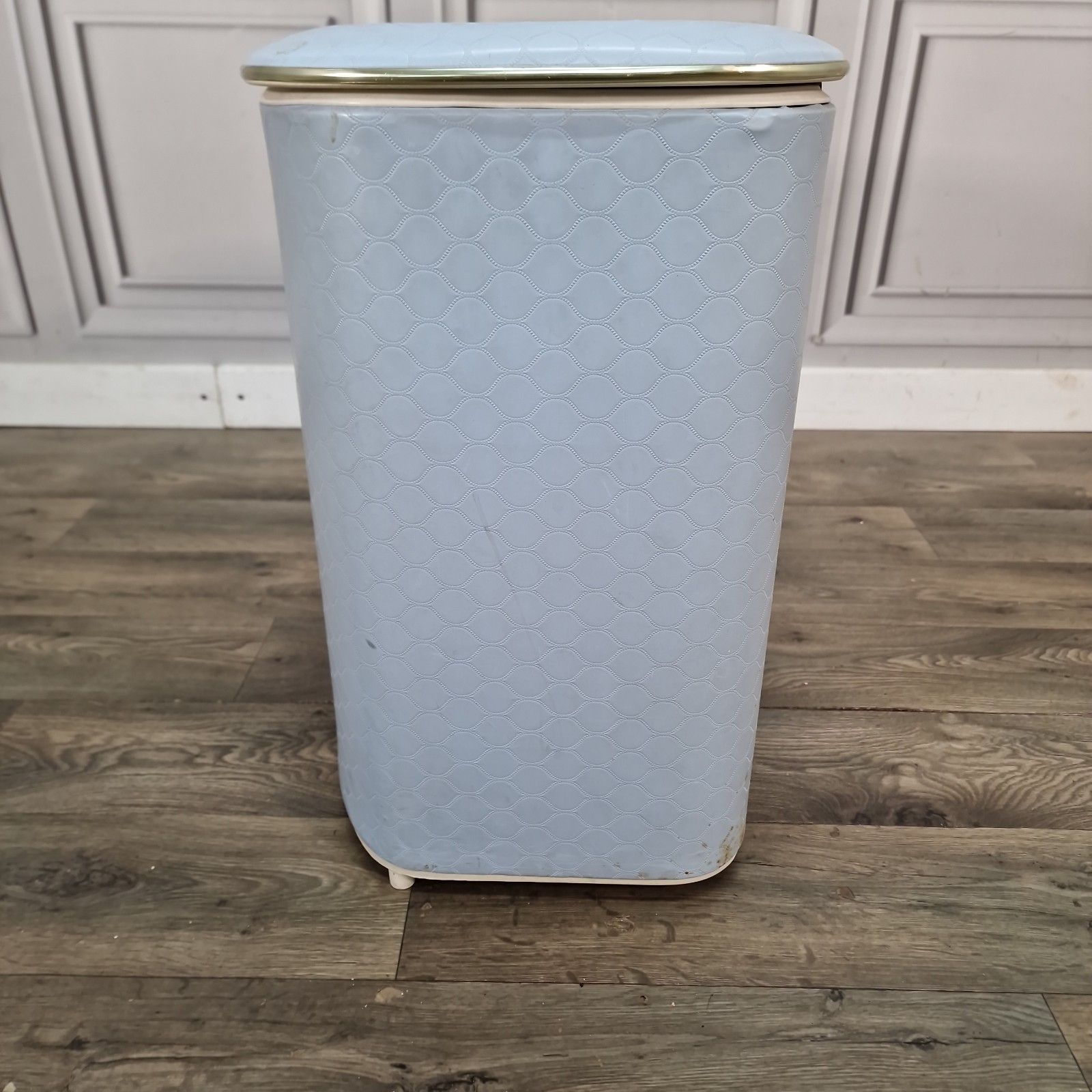 photo vintage Retro Vintage Laundry Bin Quilted Vinyl Linen Basket Ottoman Storage Box Mcm