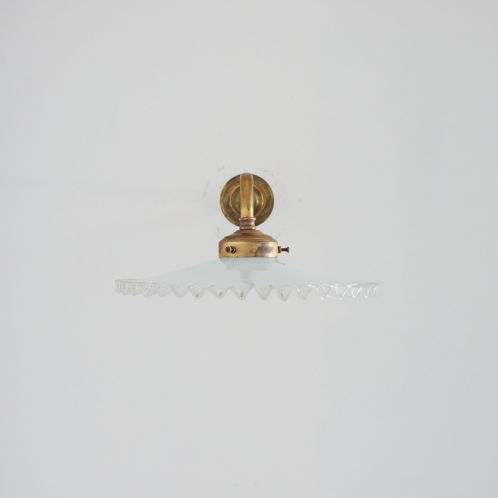 Antique French Coolie Milk Glass Kitchen Task Wall Light  Short Arm  Frilly photo vinterior