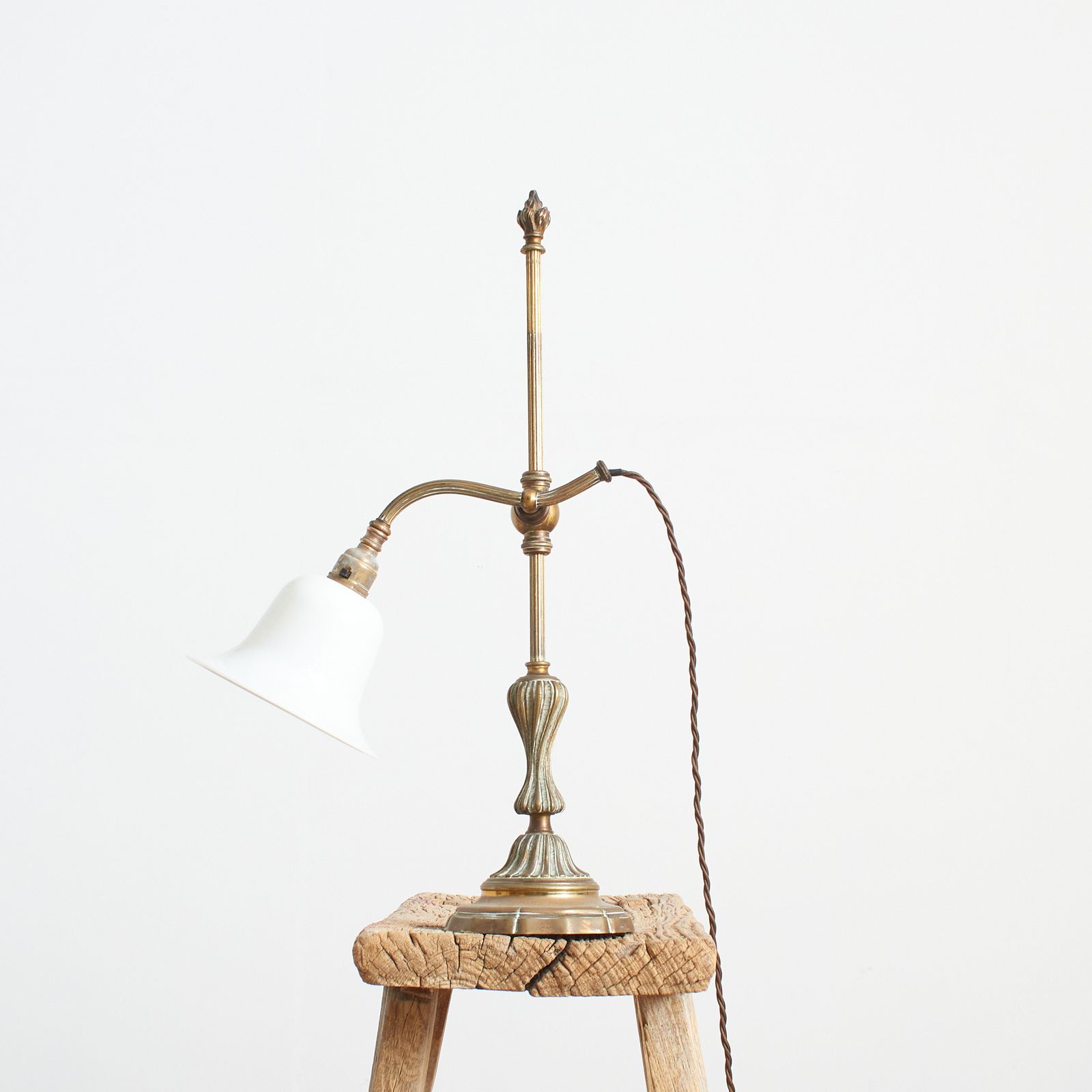 French Antique Brass Rise And Fall Pump Desk Lamp – A photo furniture