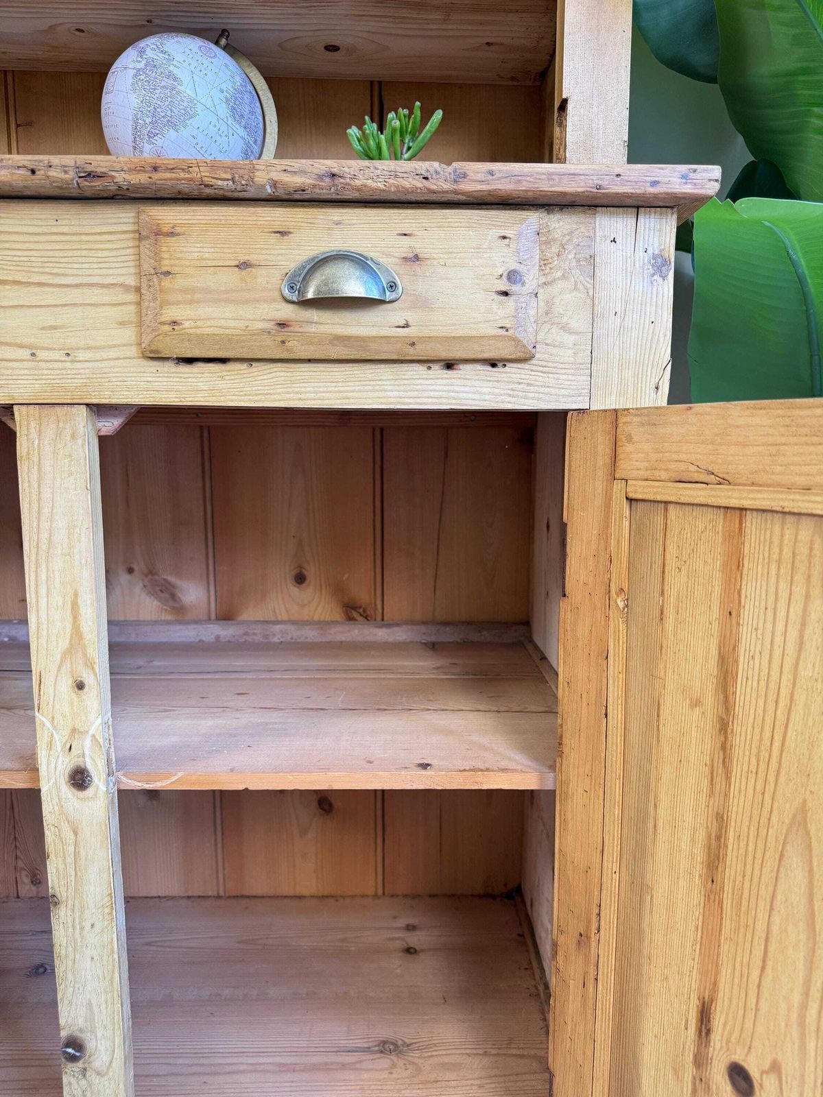 photo vinterior Antique Pine Dresser Sideboard With Shelving And Drawers – Rustic Farmhouse Cabinet Pantry