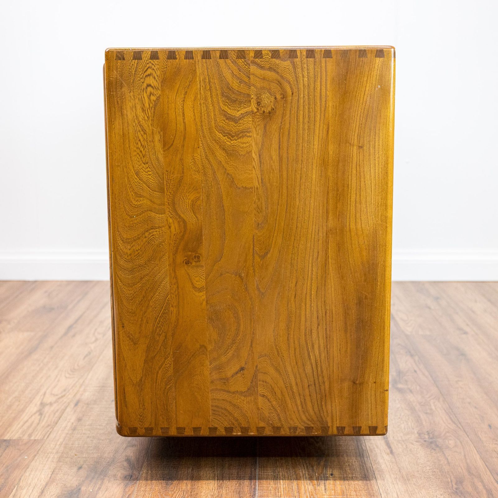 photo vintage Ercol Windsor Elm Sideboard Model 455