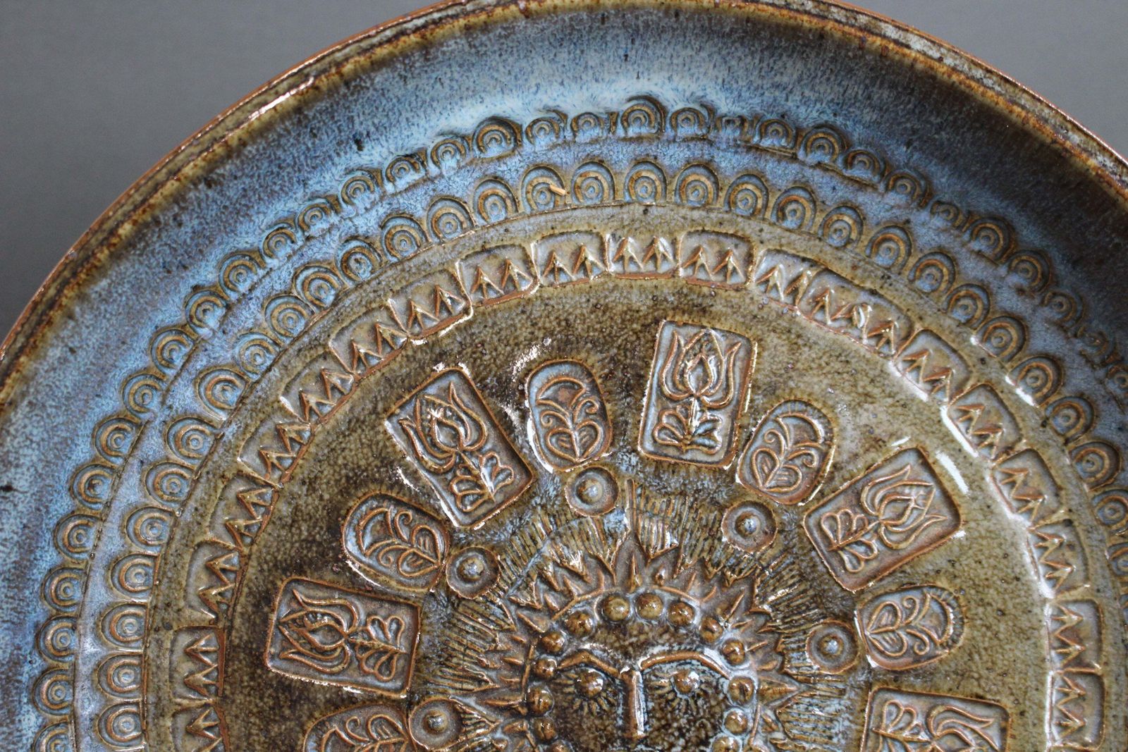 photo vintage Stoneware Bowl With Sun Motif By Jean Claude Taburet For Hb Henriot (Circa 1960s 70s)