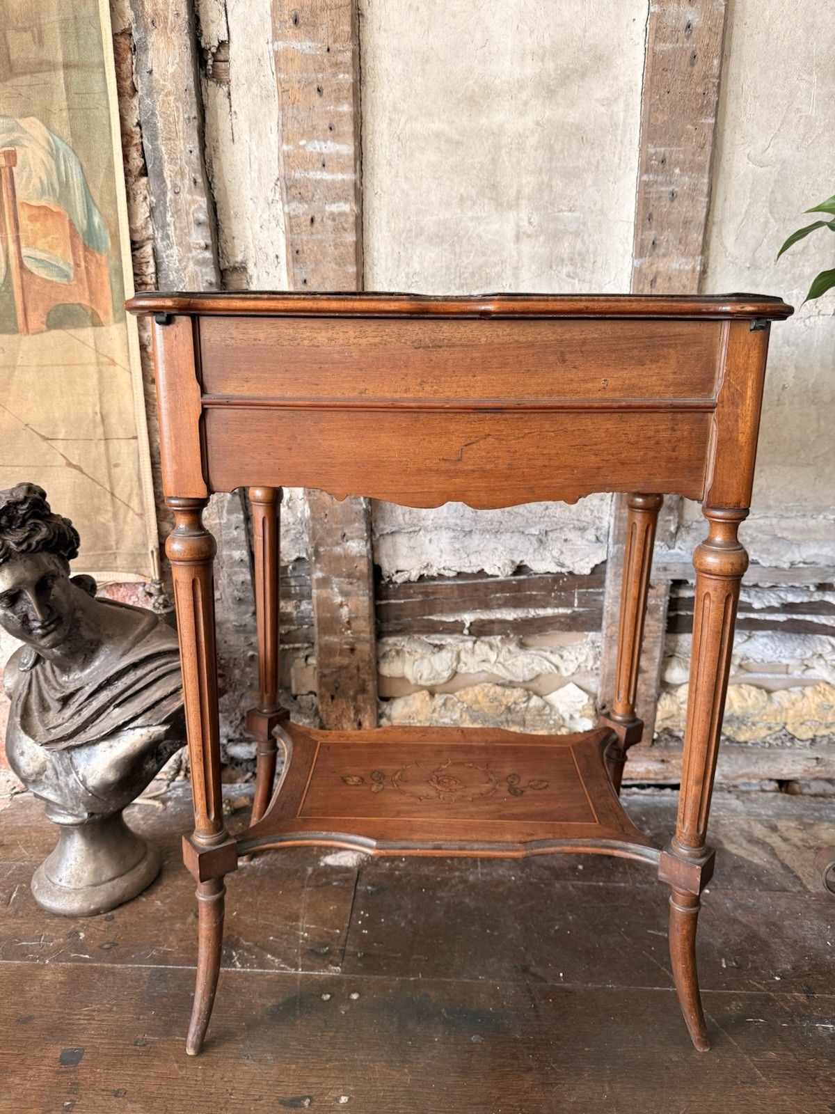 photo vintage Antique French Inlaid Marquetry Mirror Dressing Table Side Table