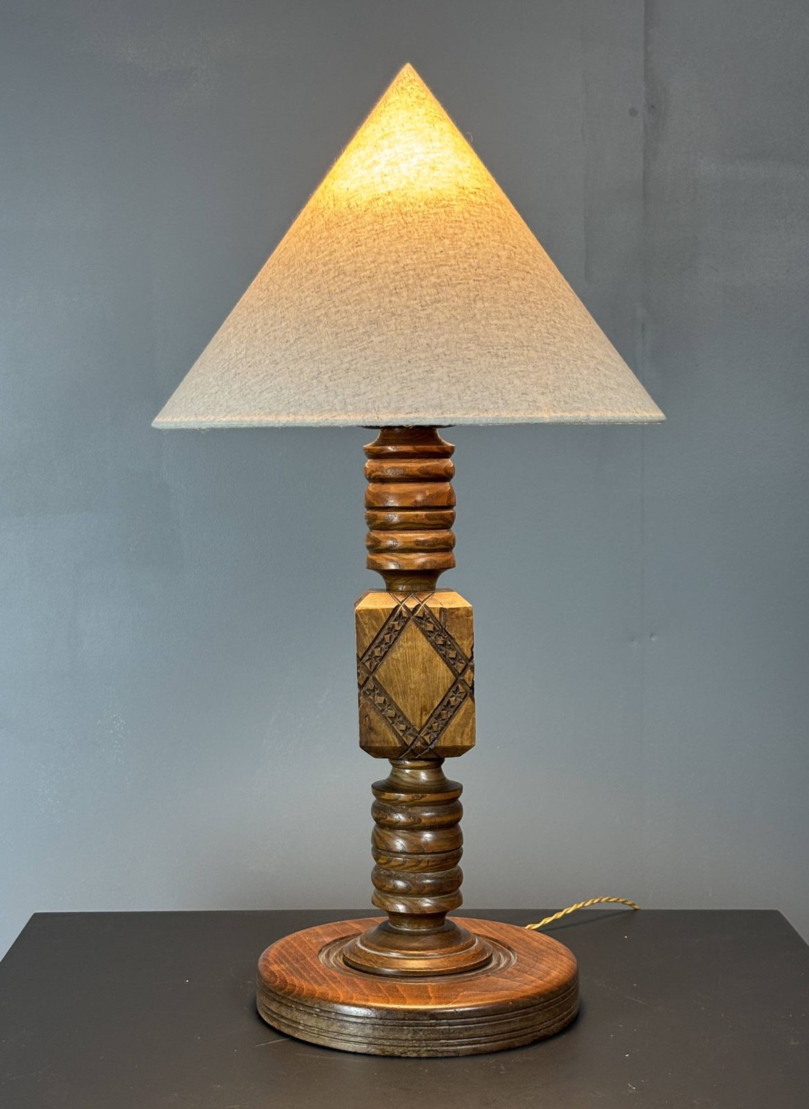 Lampe de table mid-century Brutalist en bois tourné, dans le style de Charles Dudouyt photo for sale