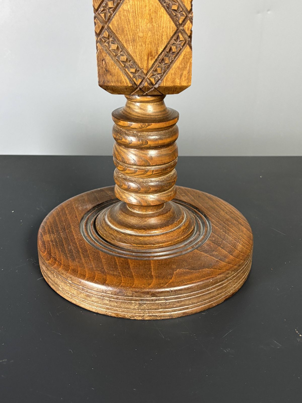 Lampe de table mid-century Brutalist en bois tourné, dans le style de Charles Dudouyt photo buy