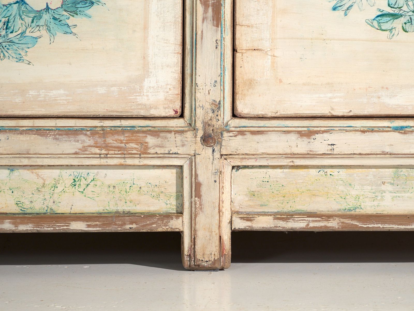 Antique Painted Sideboard In Pine Wood – China, Circa 1930 photo vinterior