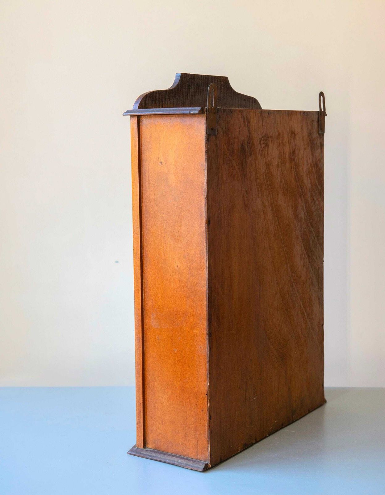Mobilier Armoire murale d'époque en chêne avec miroir   Cabinet de salle de bains Art Déco suspendu   Meuble de rangement vintage photo