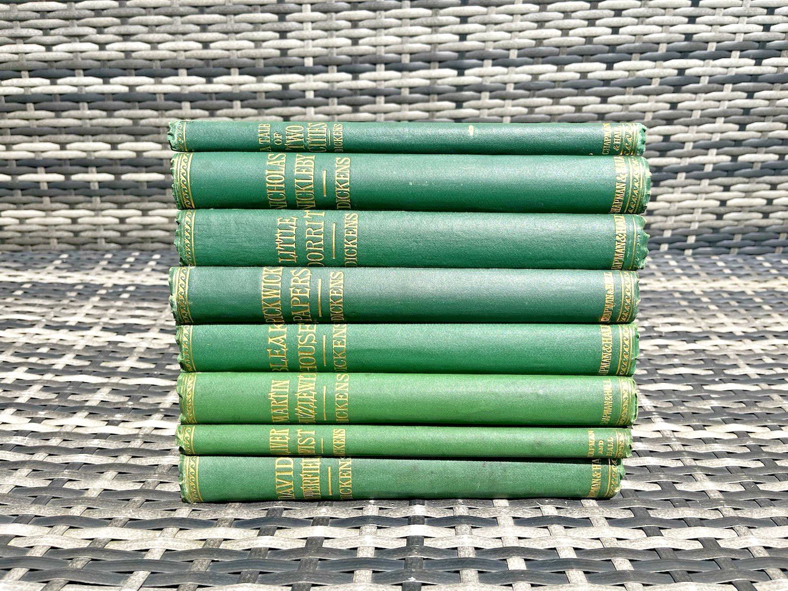 photo vinterior 8 Antique Books The Works Of Charles Dickens Household Edition Chapman & Hall