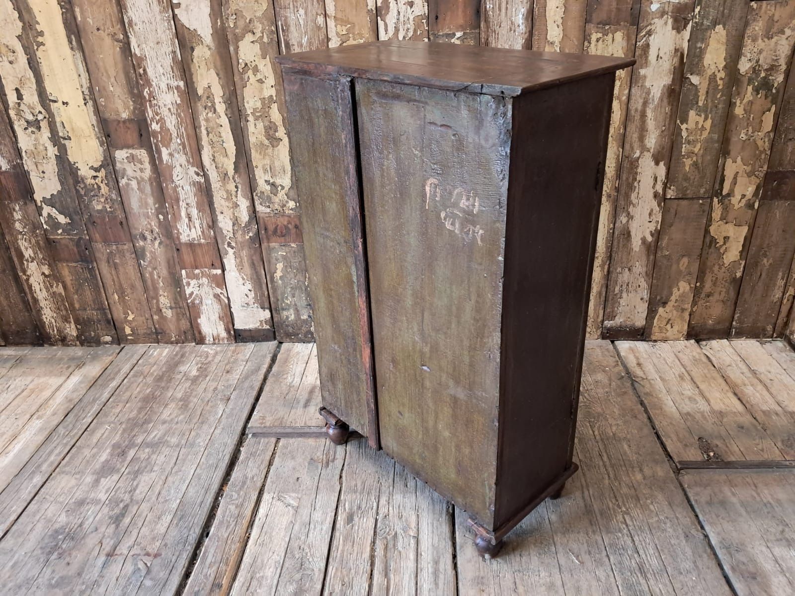 Rustic Vitrine photo vinterior