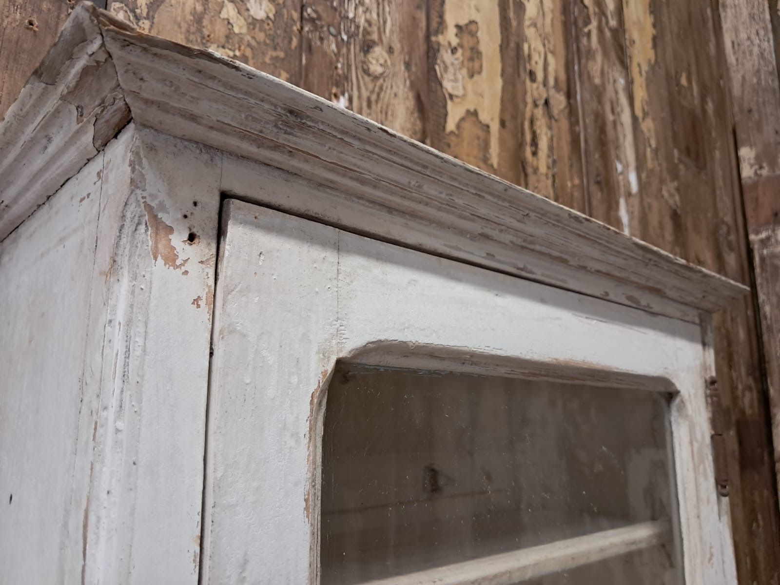 Wall Display Cabinet photo vinterior