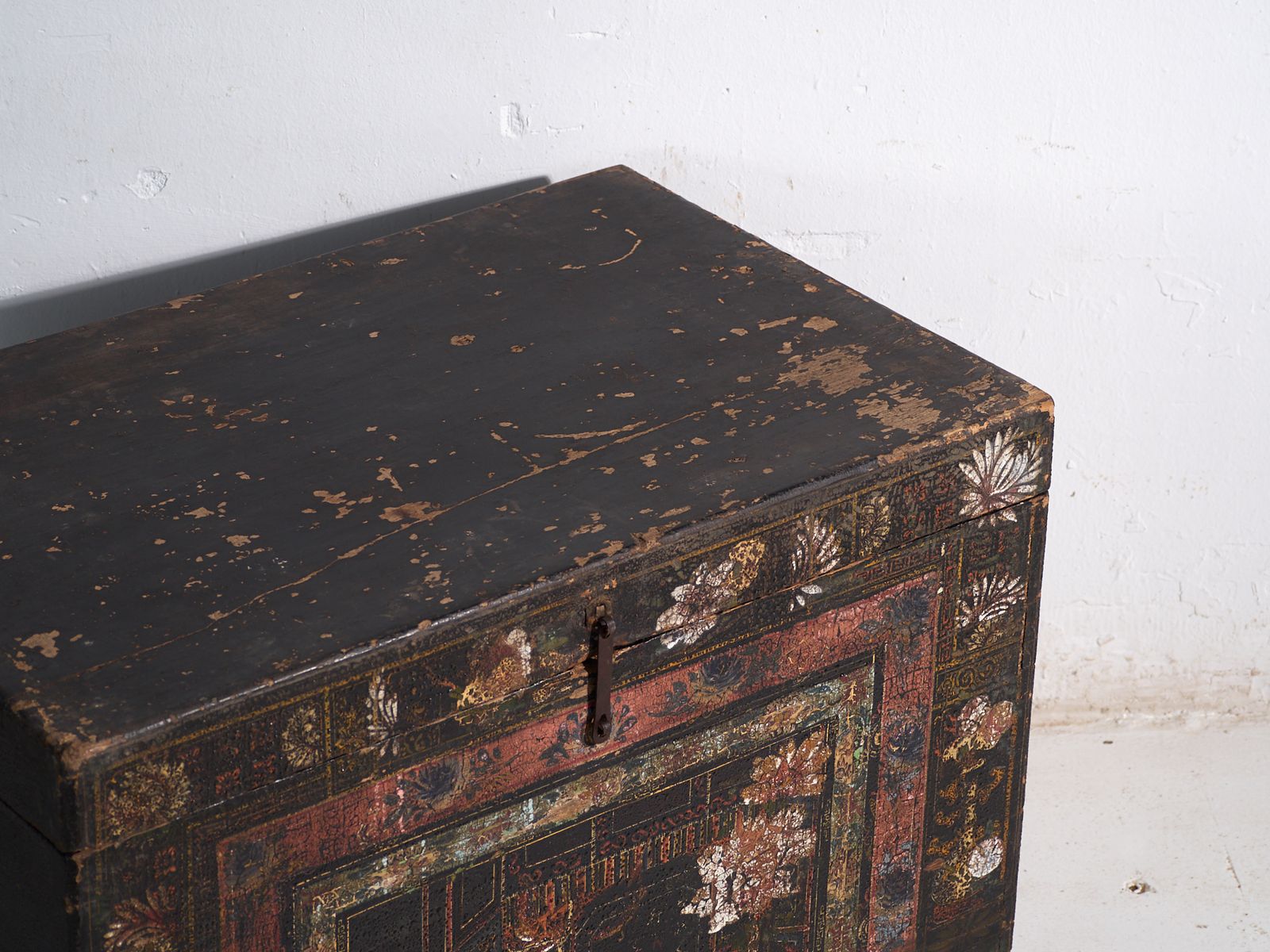 Antique Painted Trunk In Pine Wood – China, Circa 1900 photo furniture