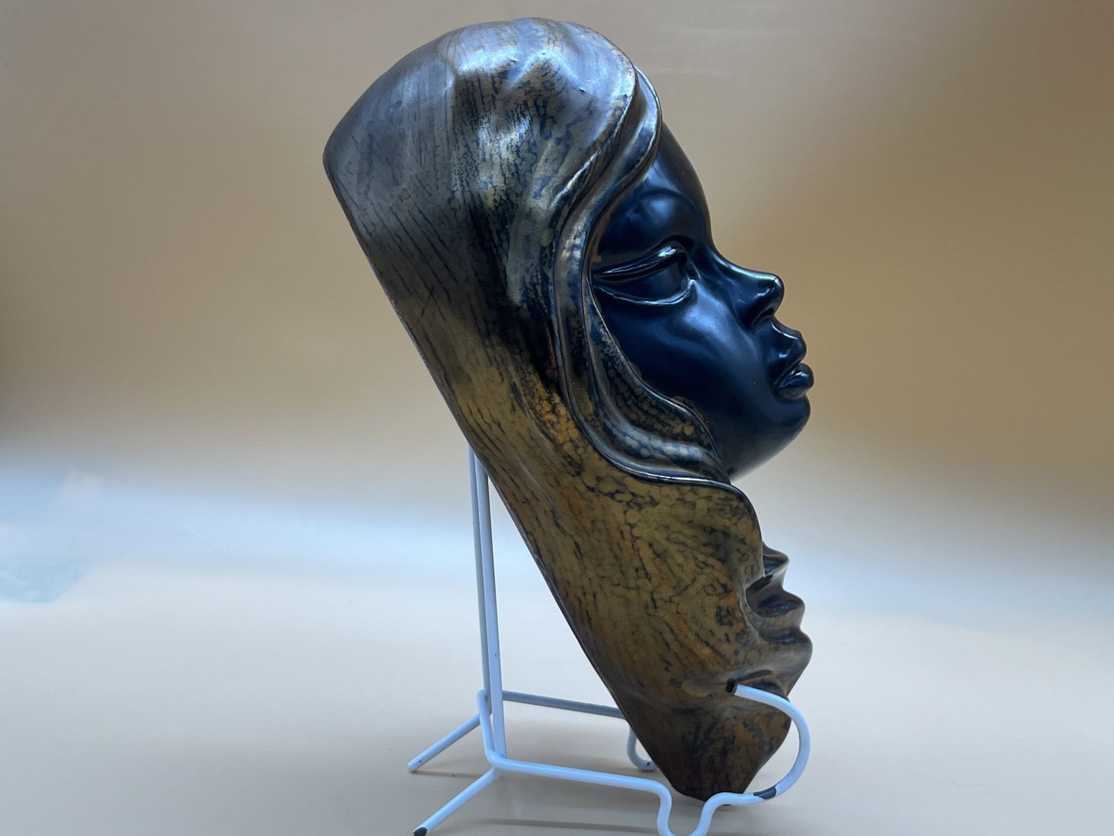 Mcm Gema Pottery Holland wandplaquette van dameshoofdje uit The Black Collection. 639. photo Kunst