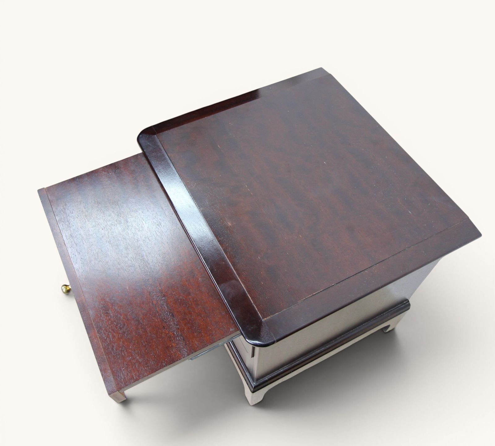 Stag Minstrel 3 Drawer Chest Of Drawers With Matching Bedside Cabinet Set photo vinterior
