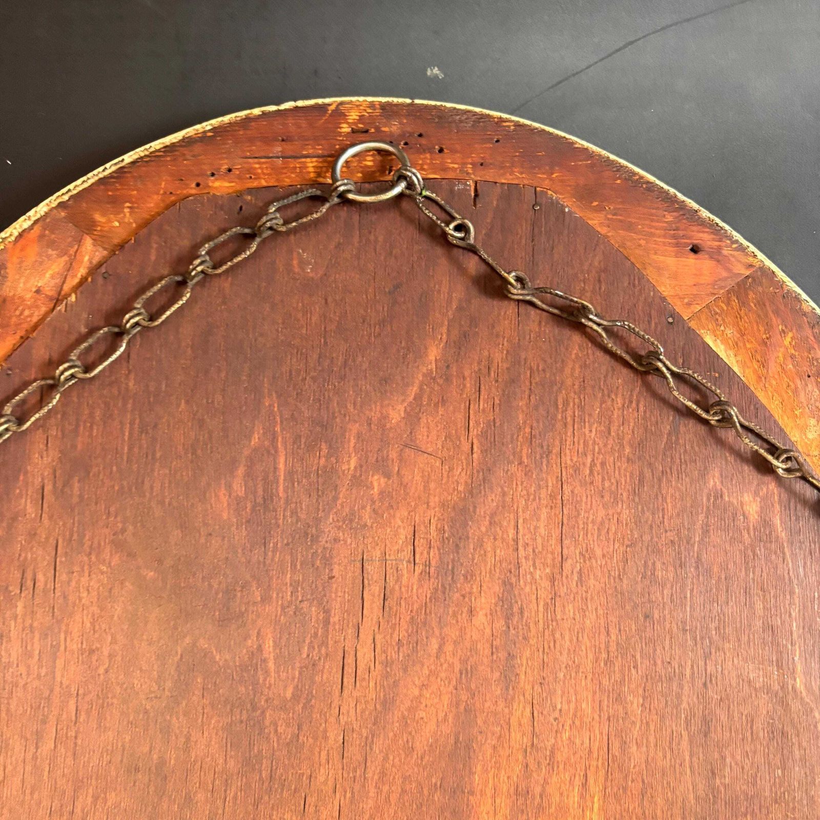 photo furniture Miroir mural ovale d'époque édouardienne, cadre en plâtre gesso doré et fond en acajou, avec éclat