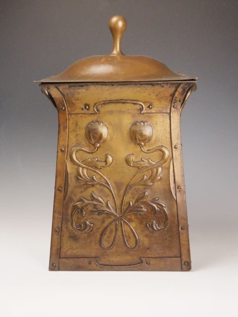 Art Nouveau Brass Fireside Coal Scuttle, Late 19th Century photo vinterior