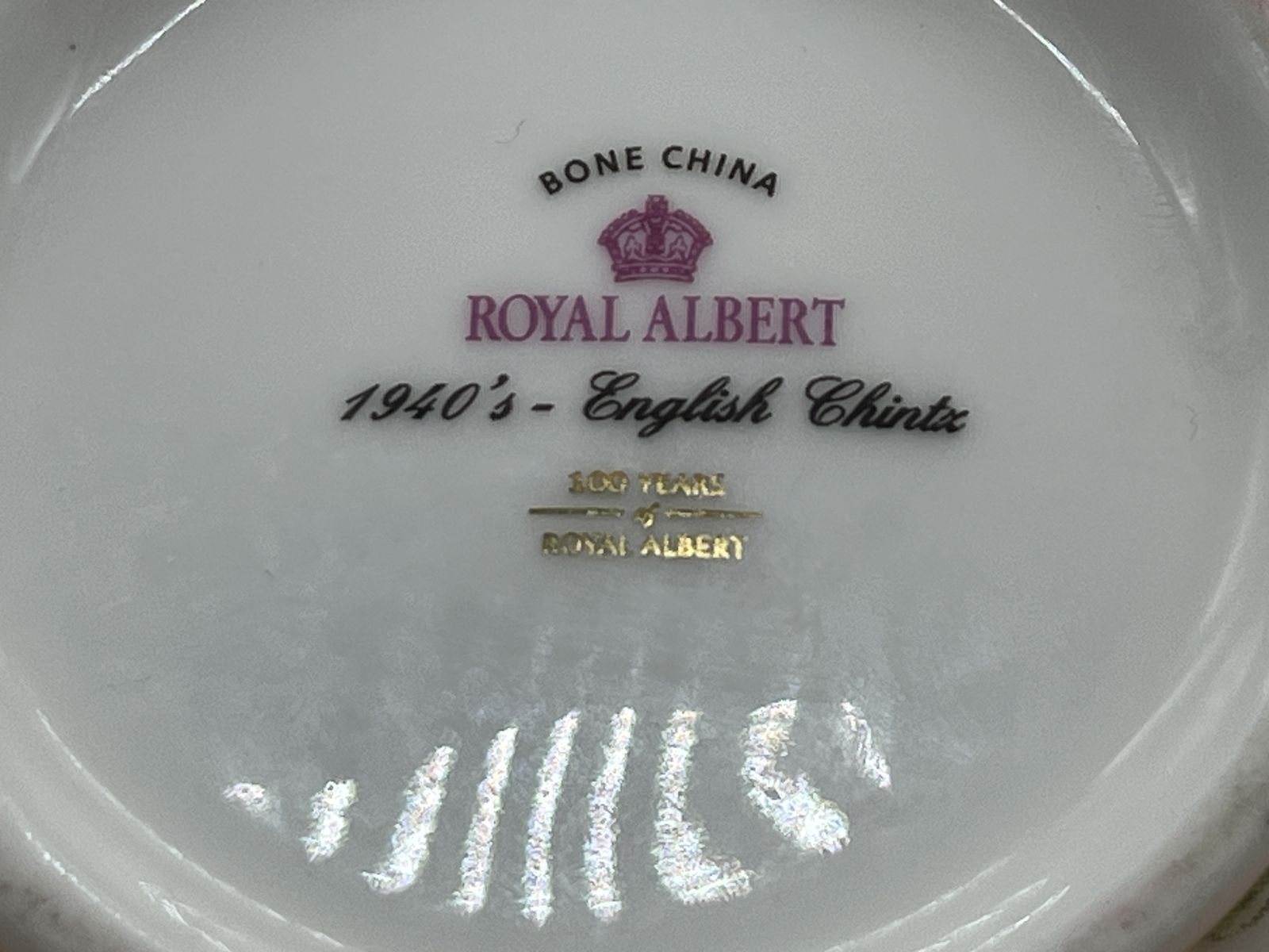 photo buy Nieuw Royal Albert China English Chintz Design Theepot met 2 Pint Inhoud, Roomkannetje en Suikerpot met Deksel. In Doos.