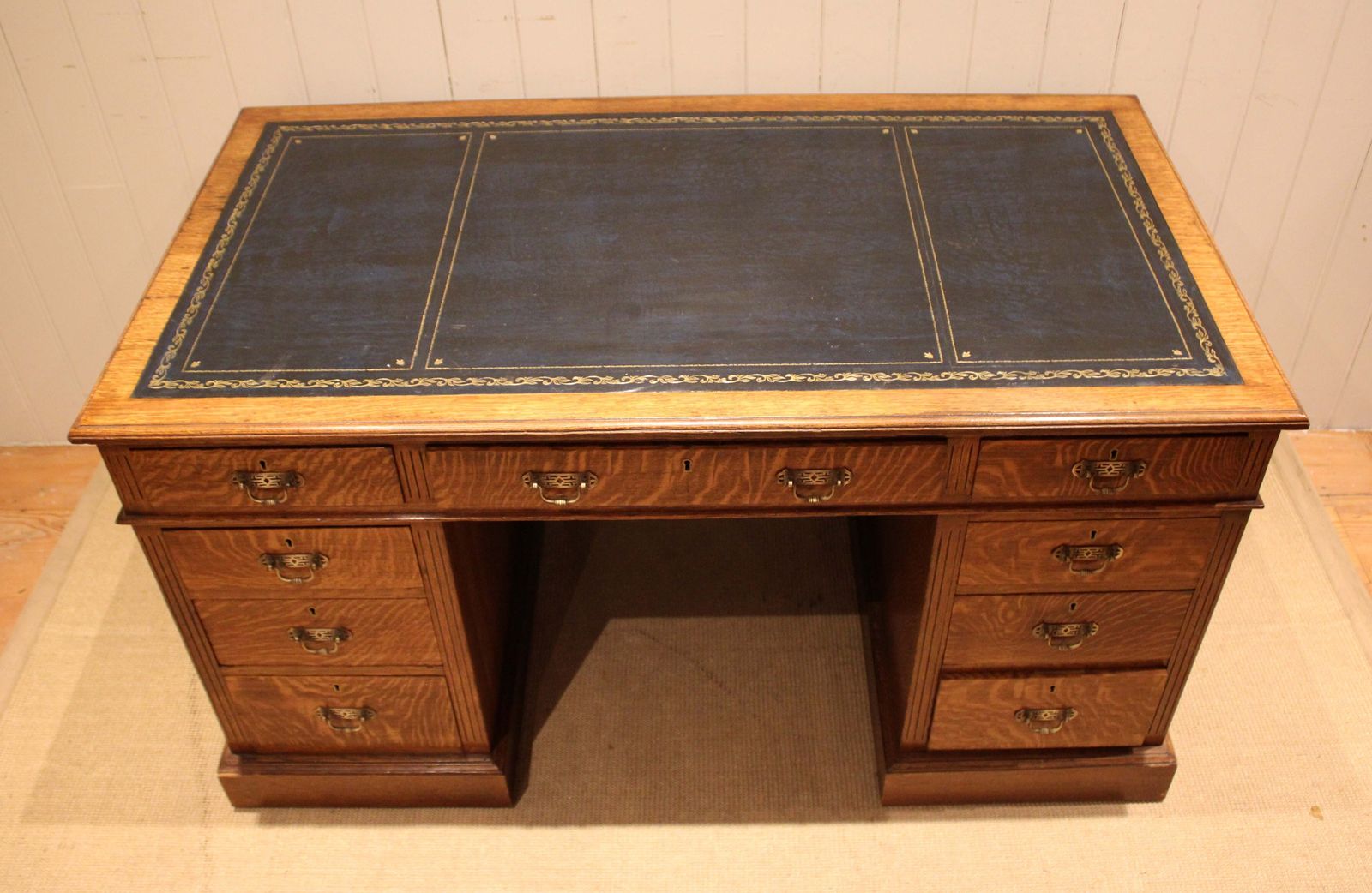 Large Edwardian Figured Oak Pedestal Desk photo vinterior