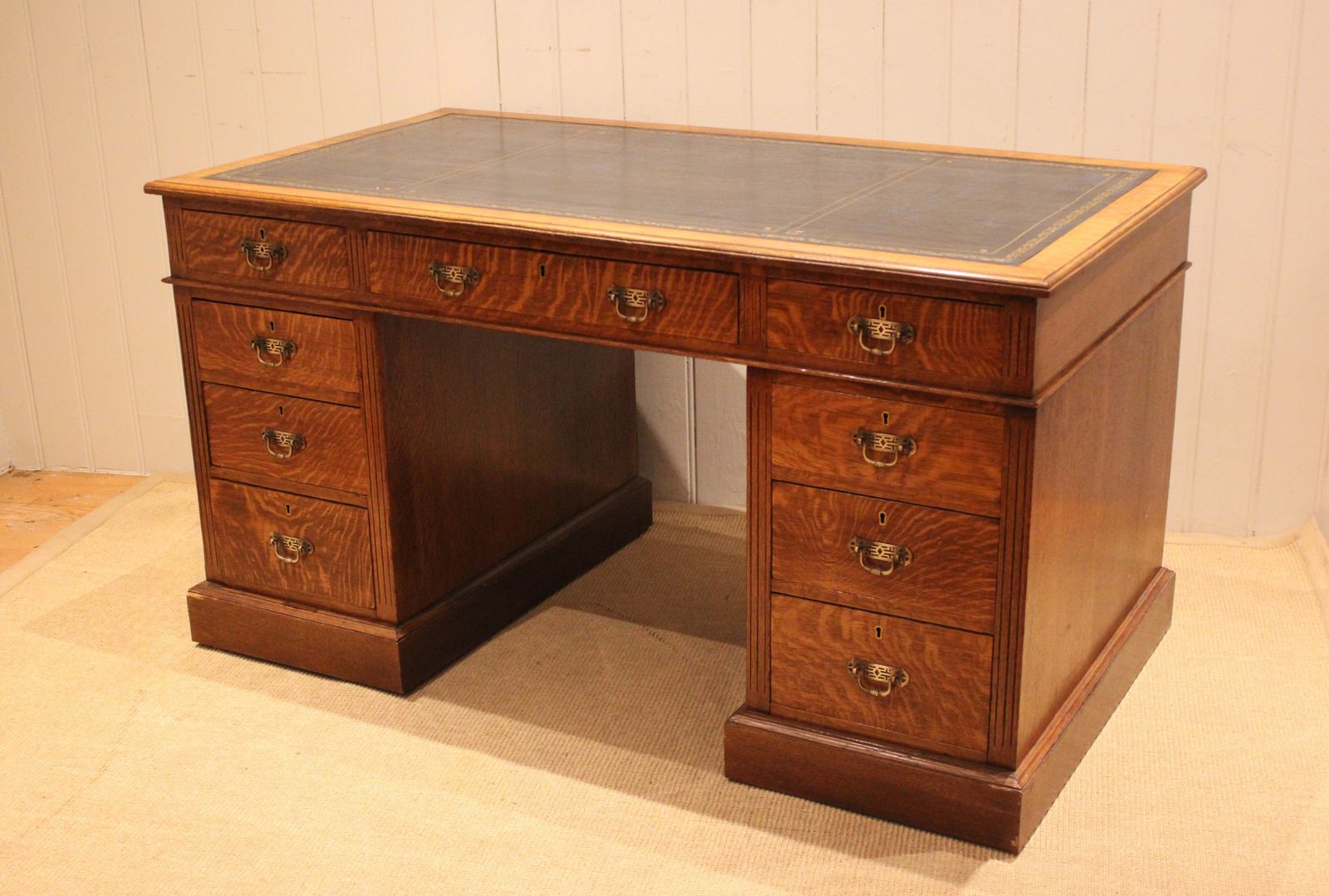 Large Edwardian Figured Oak Pedestal Desk photo vintage