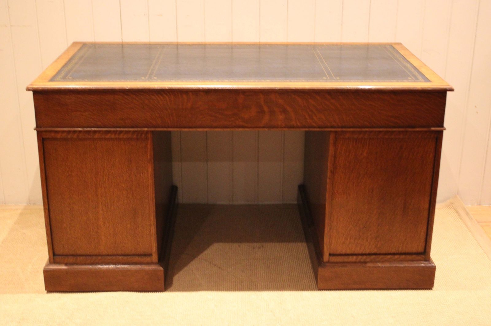 Furniture Large Edwardian Figured Oak Pedestal Desk photo