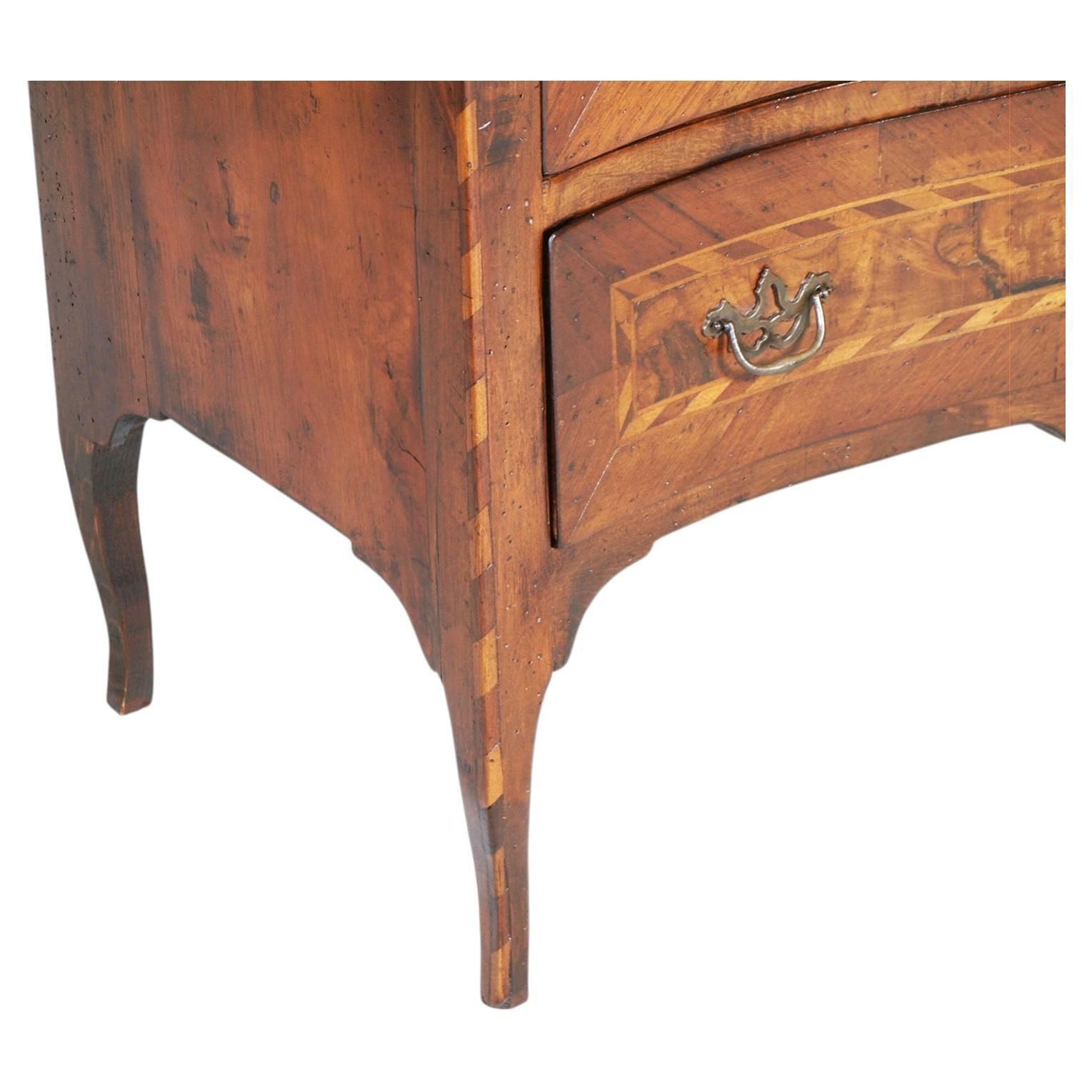 Venetiaanse commode in walnoot en marqueterie uit een historische villa in Verona, ca. 1830 photo 6700.0