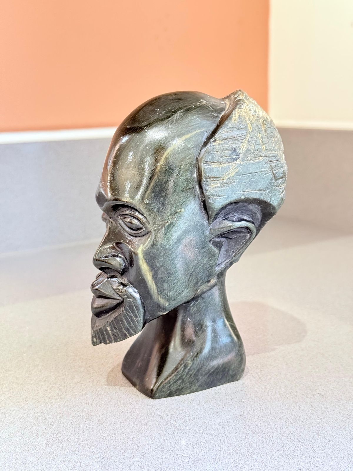 photo furniture Met de hand gesneden Afrikaans speksteen borstbeeldsculptuur, decoratief object
