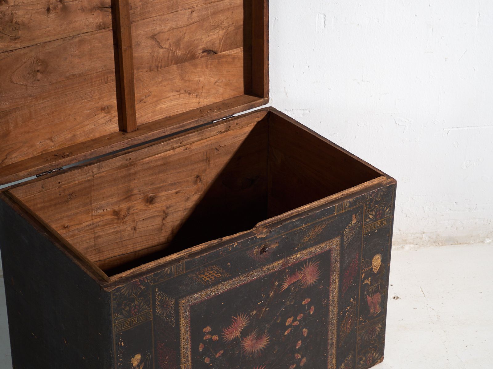 Antique Painted Trunk In Pine Wood – China, Circa 1900 photo Furniture