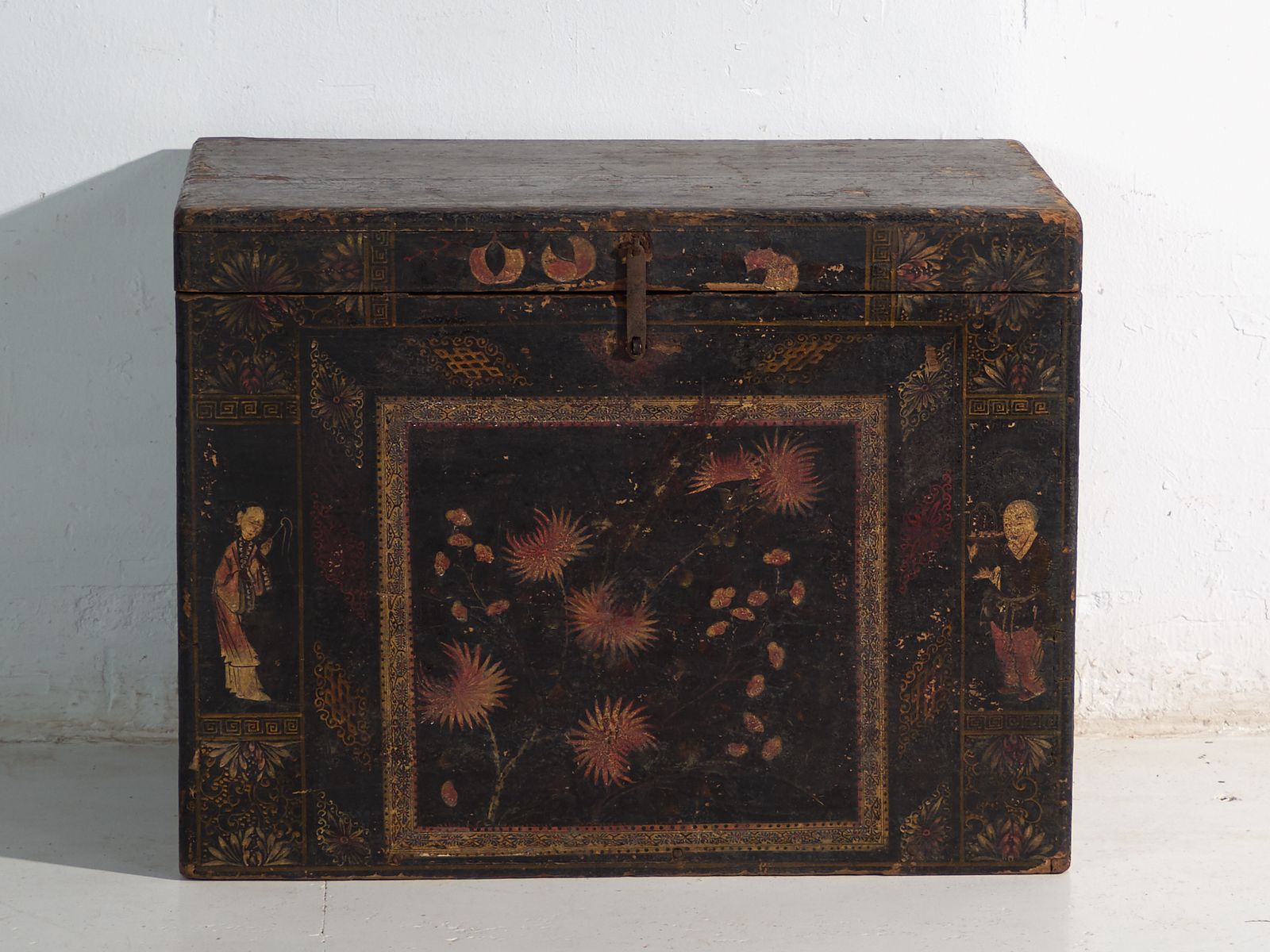 Antique Painted Trunk In Pine Wood – China, Circa 1900 photo 808.0