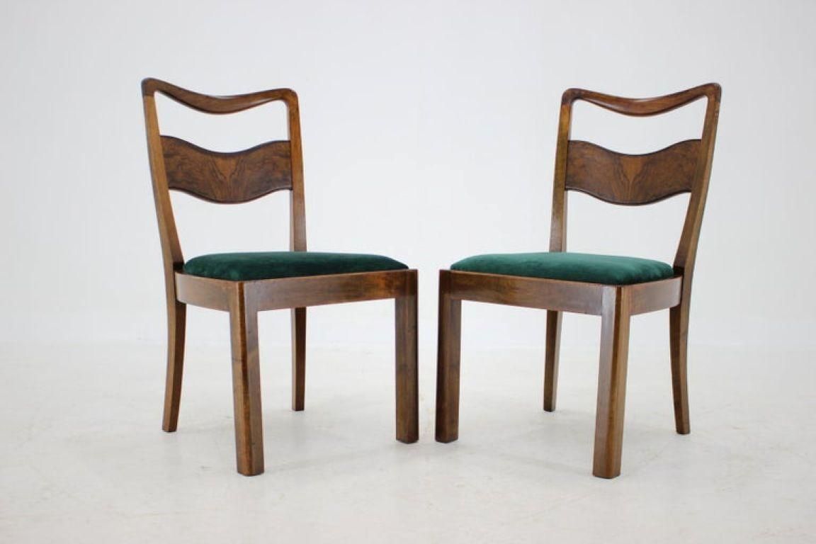 photo for sale Set van 4 Tsjechische art deco walnoot eetkamerstoelen met groene velours bekleding, jaren 1930