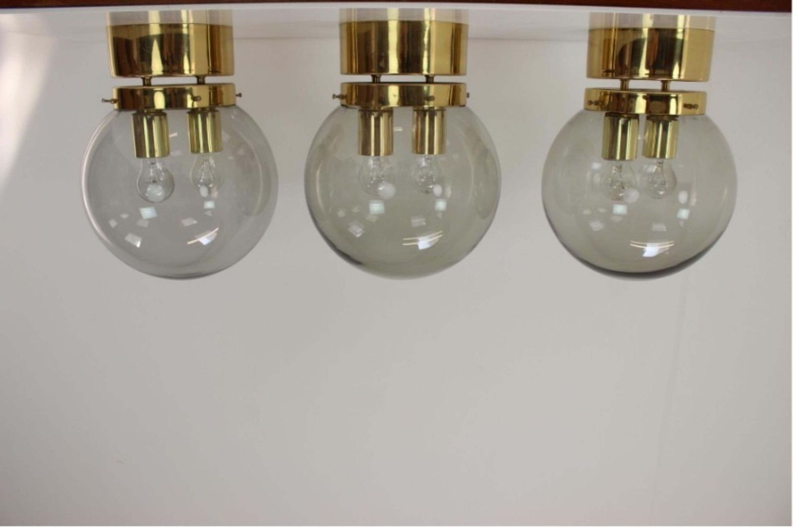Set van drie grote rookglazen plafondlampen met messing, Kamenický Šenov, Tsjechië photo furniture