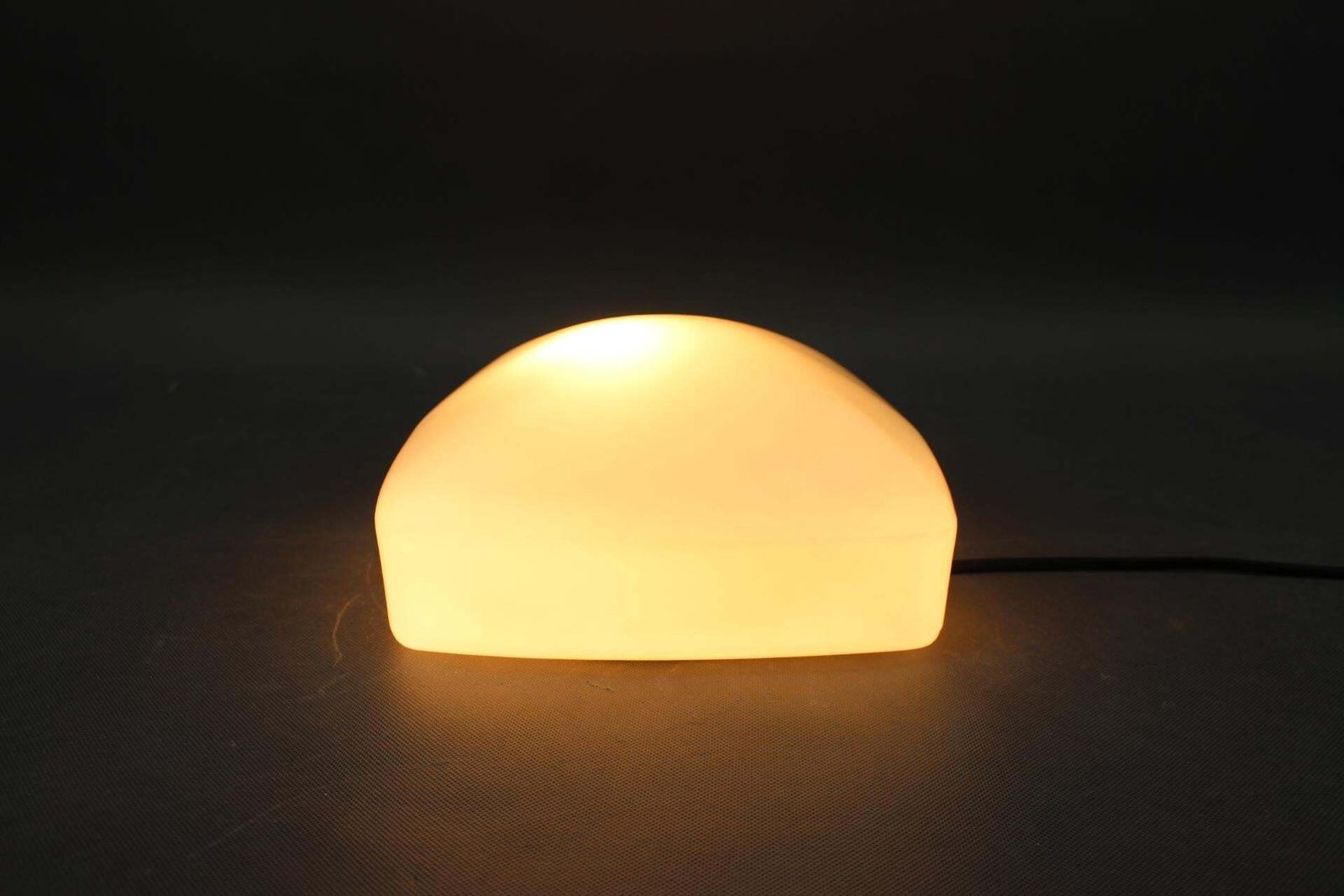 Mid-Century Tsjechoslowaakse melkglazen plafondlamp, jaren 1960 photo vinterior